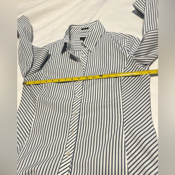 Women’s TALBOTS PETITE WRINKLE RESISTANT BD Navy /White Striped Shirt Size 8P - Picture 10 of 13